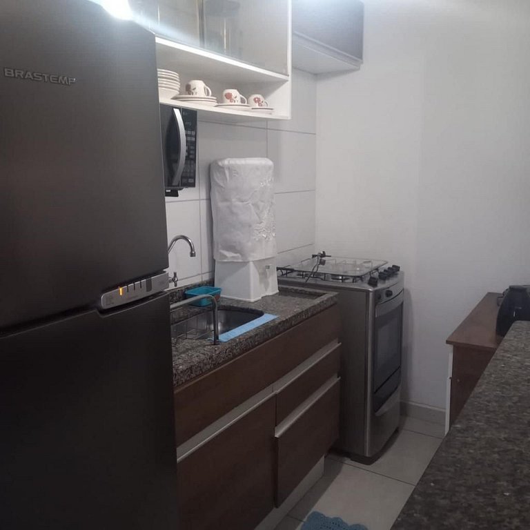 YV02H Apartamento com Piscina, Quadra e Playground em Ubatub