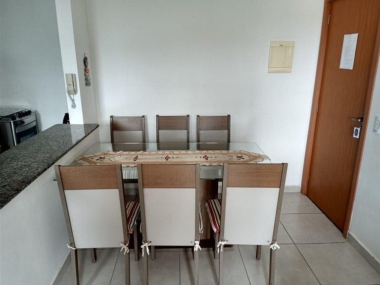 YV02H Apartamento com Piscina, Quadra e Playground em Ubatub