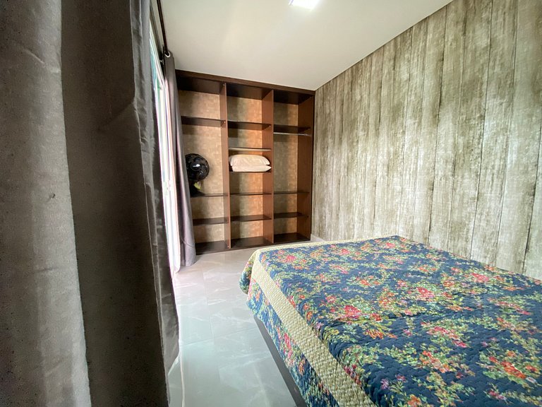ZF02H Casa com 5 dormitórios, Piscina em Container Diferenci