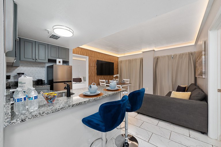 KC02I Apartamento no The Enclave Hotel and Suites.