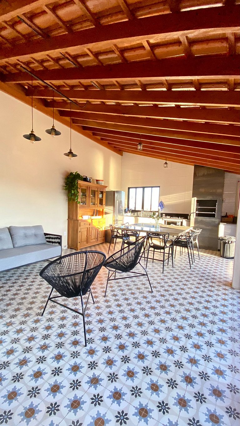 Chácara em condomínio fechado novíssima