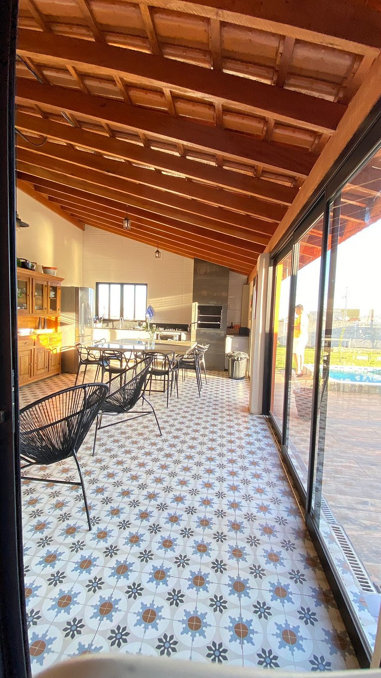 Chácara em condomínio fechado novíssima