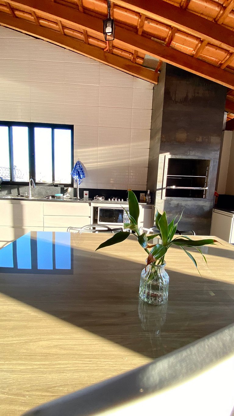 Chácara em condomínio fechado novíssima