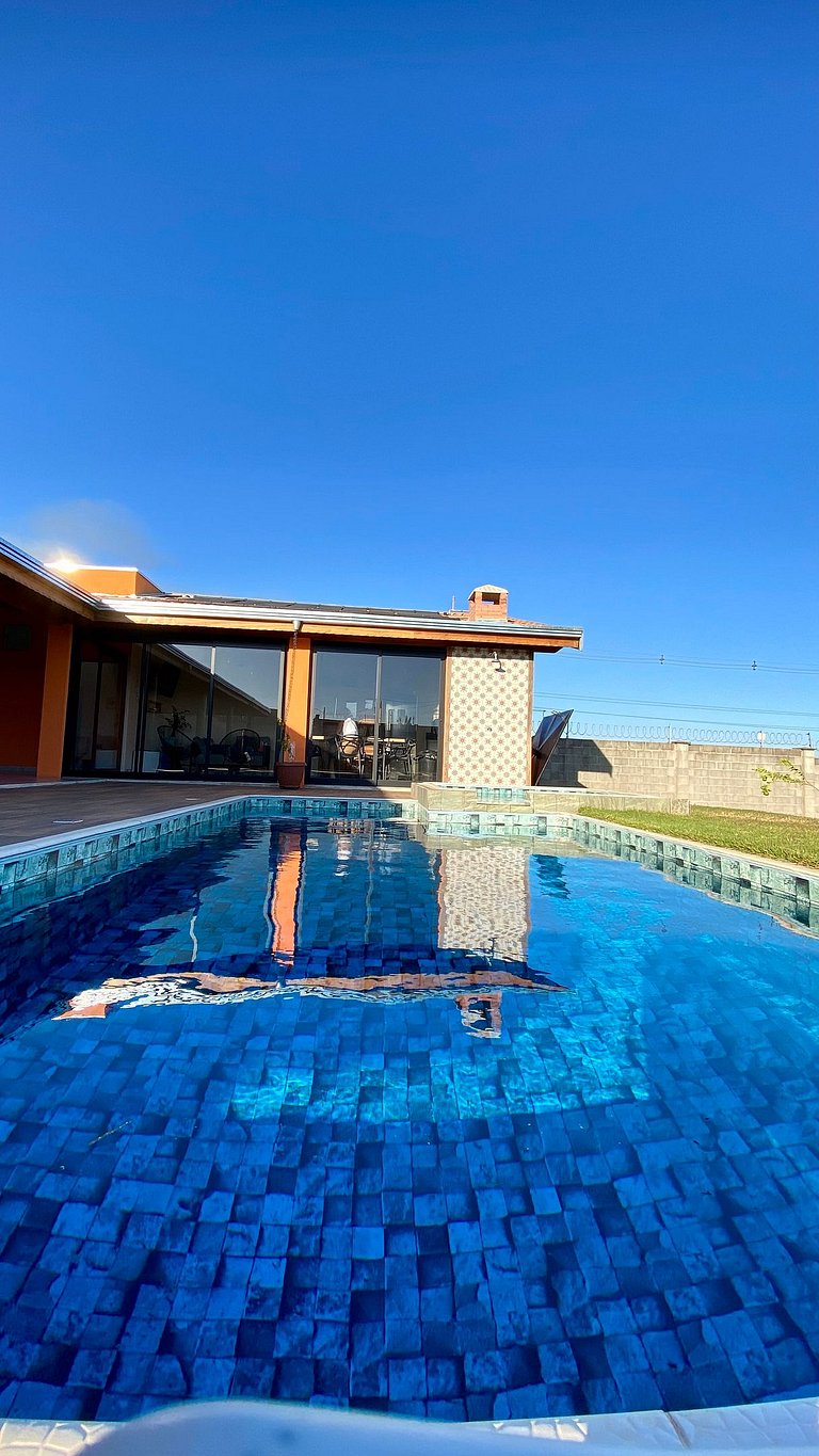 Chácara em condomínio fechado novíssima