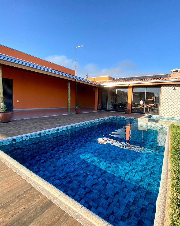 Chácara em condomínio fechado novíssima